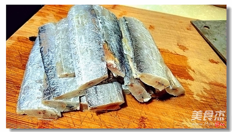 卤汁<a href=/shicai/shuichanpin/DaiYu/index.html target=_blank><u>带鱼</u></a>的做法