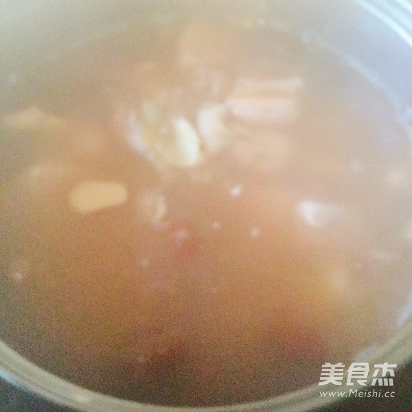 <a href=/shicai/shucai/LianOu/index.html target=_blank><u>莲<a href=/shicai/shucai/Ou/index.html target=_blank><u>藕</u></a></u></a>猪骨汤的做法