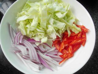 <a href=/shicai/rouqin/PeiGen/index.html target=_blank><u>培根</u></a>杂蔬炒乌冬面