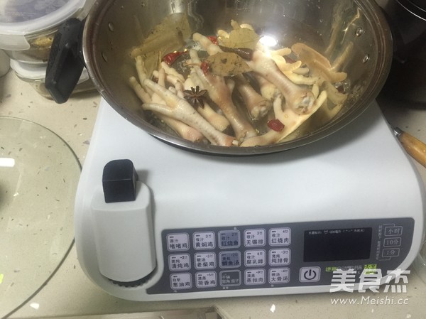 香卤凤爪的做法