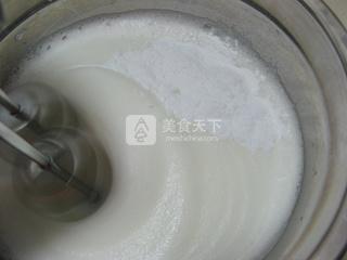 双色<a href=zt/qifengdg target=_blank><u>戚风蛋糕</u></a>