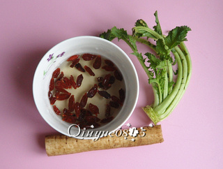 <a href=/shicai/shucai/NiuPang/index.html target=_blank><u>牛蒡</u></a><a href=/shicai/guopin/GouQi/index.html target=_blank><u>枸杞</u></a>茶