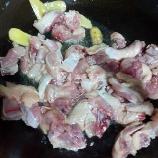 <a href=/shicai/rouqin/ZhengJi/index.html target=_blank><u>鸡肉</u></a>炒<a href=/shicai/shucai/JiTuiGu/index.html target=_blank><u><a href=/shicai/rouqin/JiTui/index.html target=_blank><u>鸡腿</u></a>菇</u></a>