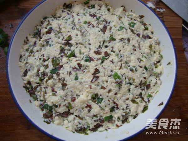 <a href=/shicai/shucai/XiangChun/index.html target=_blank><u>香椿</u></a><a href=/shicai/mimian/DouFu/index.html target=_blank><u>豆腐</u></a>丸的做法