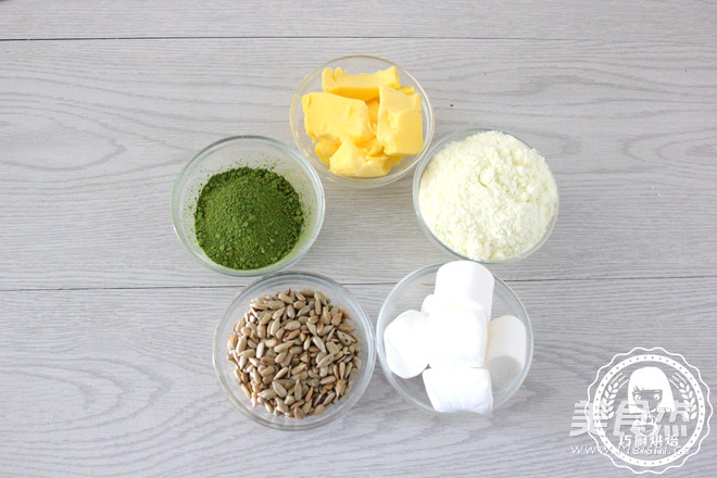 抹茶<a href=/shicai/guopin/GuaZiRen/index.html target=_blank><u>瓜子仁</u></a>牛轧糖的做法