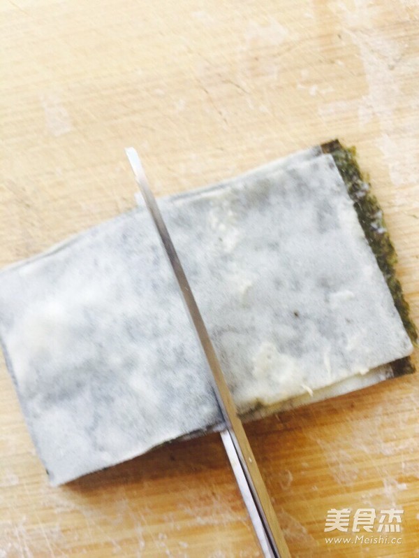 <a href=/shicai/shuichanpin/ZiCai/index.html target=_blank><u>紫菜</u></a>脆片的做法