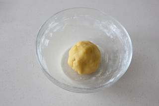 朗姆<a href=/shicai/guopin/PuTao/index.html target=_blank><u>葡萄</u></a>椰蓉饼干