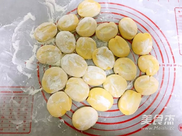 <a href=/shicai/shucai/YuanBaiCai/index.html target=_blank><u>圆<a href=/shicai/shucai/BaiCai/index.html target=_blank><u>白菜</u></a></u></a><a href=/shicai/rouqin/ZhuRou/index.html target=_blank><u>猪肉</u></a>水饺的做法