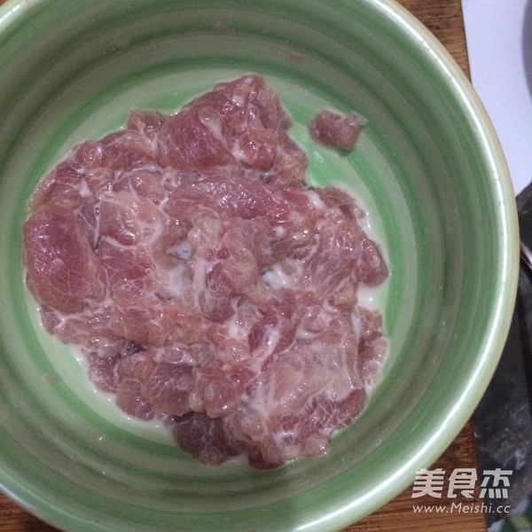 <a href=/shicai/shucai/LianOu/index.html target=_blank><u>莲<a href=/shicai/shucai/Ou/index.html target=_blank><u>藕</u></a></u></a>炒肉片的做法