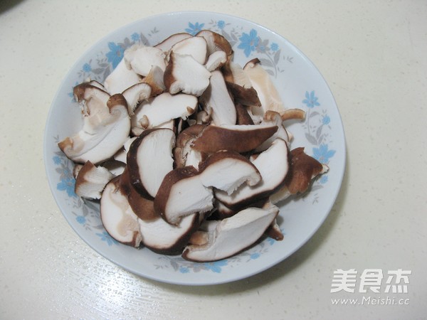 #感恩节#<a href=/shicai/rouqin/ZhengJi/index.html target=_blank><u>鸡肉</u></a><a href=/shicai/shucai/XiangGu/index.html target=_blank><u>香菇</u></a><a href=/shicai/shucai/YouCai/index.html target=_blank><u>油菜</u></a>的做法