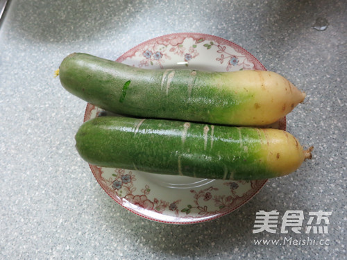 羊大骨清炖<a href=/shicai/shucai/LuoBo/index.html target=_blank><u>萝卜</u></a>汤的做法