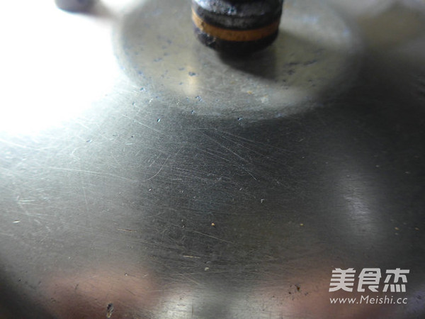 <a href=/shicai/shucai/XieWeiGu/index.html target=_blank><u>蟹味菇</u></a><a href=/shicai/shucai/BaiCai/index.html target=_blank><u>白菜</u></a><a href=/shicai/rouqin/LongGu/index.html target=_blank><u>龙骨</u></a>汤的做法