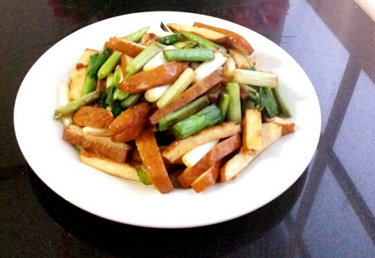 <a href=/shicai/mimian/DouFu/index.html target=_blank><u>豆腐</u></a>干炒<a href=/shicai/shucai/SuanMiao/index.html target=_blank><u>蒜苗</u></a>怎么做？