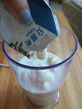 <a href=/shicai/guopin/XianJiao/index.html target=_blank><u>香蕉</u></a>奶昔