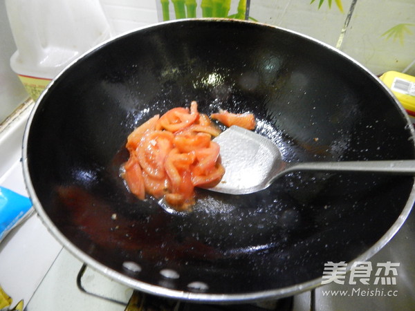 <a href=/shicai/shucai/XiHongShi/index.html target=_blank><u>西红柿</u></a><a href=/shicai/rouqin/JiDan/index.html target=_blank><u>鸡蛋</u></a><a href=/shicai/mimian/NianGao/index.html target=_blank><u>年糕</u></a>汤的做法