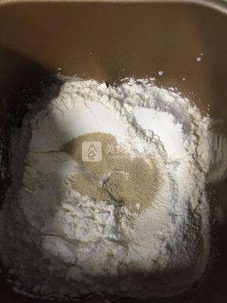 <a href=/shicai/rouqin/PeiGen/index.html target=_blank><u>培根</u></a><a href=/shicai/mimian/ZhiShi/index.html target=_blank><u>芝士</u></a><a href=/shicai/mimian/MianBao/index.html target=_blank><u>面包</u></a>