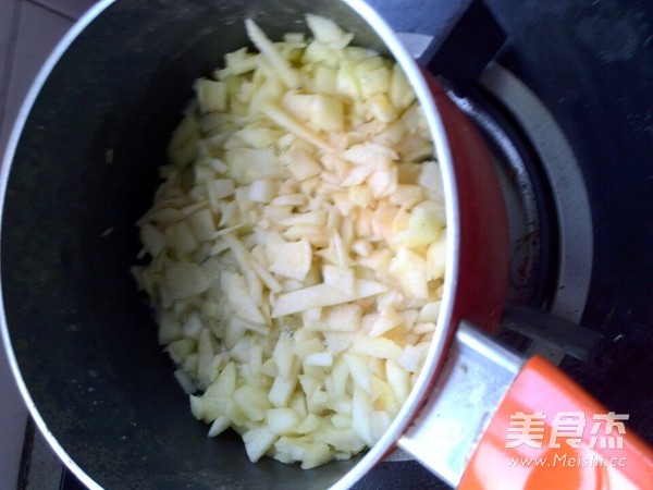 <a href=/shicai/guopin/PingGuo/index.html target=_blank><u>苹果</u></a>酱的做法