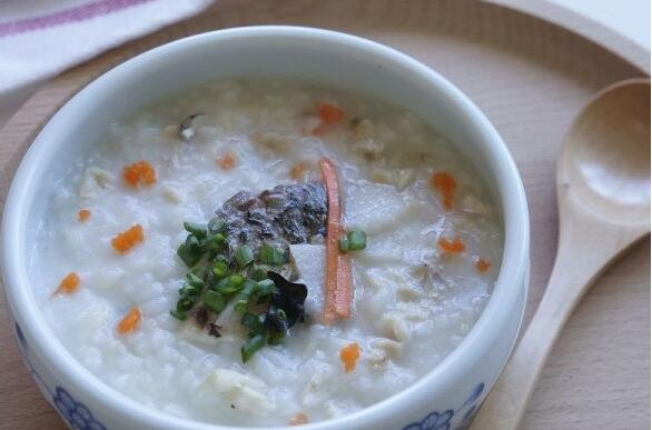 <a href=/shicai/shucai/ShanYao/index.html target=_blank><u>山药</u></a>鱼肉粥怎么做?