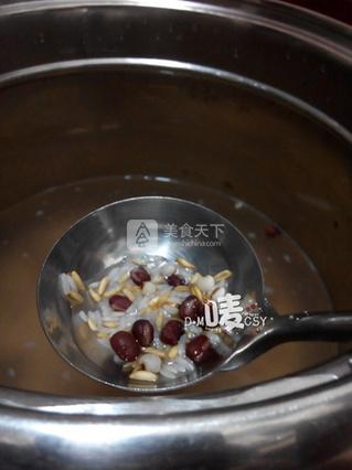 <a href=/shicai/mimian/HongDou/index.html target=_blank><u>红豆</u></a><a href=/shicai/mimian/YiMi/index.html target=_blank><u>薏米</u></a><a href=/shicai/mimian/YanMai/index.html target=_blank><u>燕麦</u></a>粥