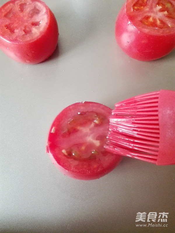 <a href=/shicai/mimian/ZhiShi/index.html target=_blank><u>芝士</u></a>焗番茄的做法