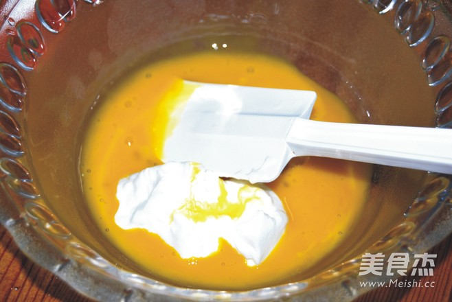 <a href=/shicai/mimian/SuanNai/index.html target=_blank><u>酸奶</u></a>蛋糕的做法