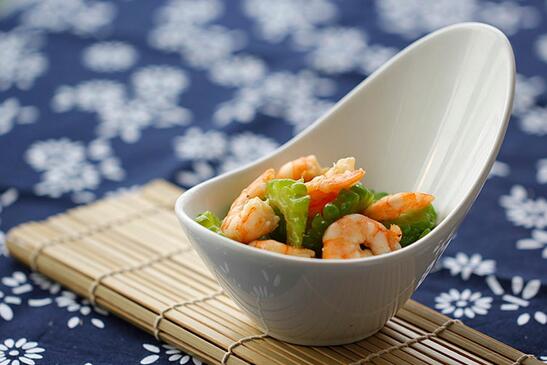 如何做虾仁炒<a href=/shicai/shucai/KuGua/index.html target=_blank><u>苦瓜</u></a>?