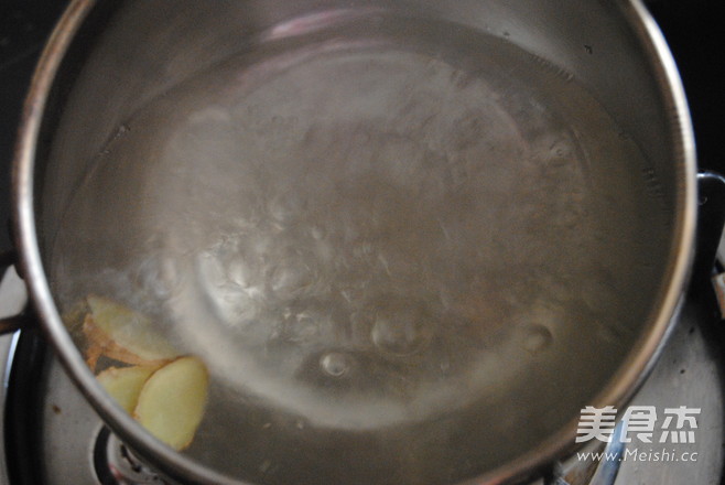 萌猴<a href=/shicai/guopin/HuaSheng/index.html target=_blank><u>花生</u></a>汤圆的做法