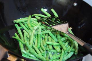 <a href=/shicai/shucai/DouJiao/index.html target=_blank><u>豆角</u></a>烧<a href=/shicai/shucai/QieZi/index.html target=_blank><u>茄子</u></a>