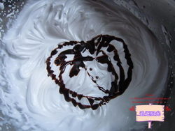 <a href=/shicai/mimian/QiaoKeLi/index.html target=_blank><u>巧克力</u></a>乳酪蛋糕步骤11