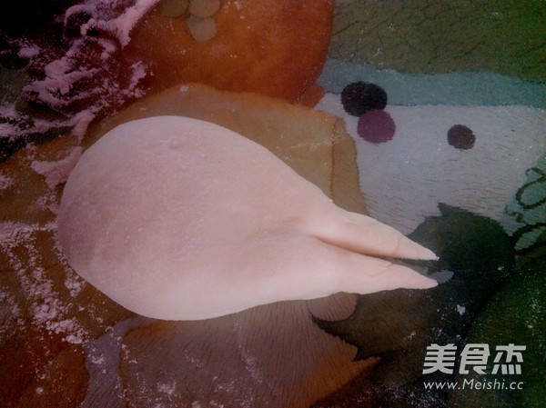 小白<a href=/shicai/rouqin/TuRou/index.html target=_blank><u>兔肉</u></a>包的做法