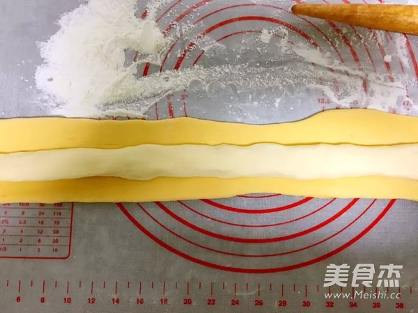 <a href=/shicai/shucai/YuanBaiCai/index.html target=_blank><u>圆<a href=/shicai/shucai/BaiCai/index.html target=_blank><u>白菜</u></a></u></a><a href=/shicai/rouqin/ZhuRou/index.html target=_blank><u>猪肉</u></a>水饺的做法