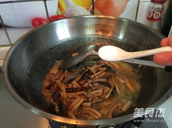 <a href=/shicai/shucai/JiuCai/index.html target=_blank><u>韭菜</u></a>炒鳝丝的做法