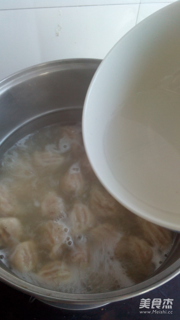 <a href=/shicai/shucai/LianOu/index.html target=_blank><u>莲<a href=/shicai/shucai/Ou/index.html target=_blank><u>藕</u></a></u></a><a href=/shicai/rouqin/ZhuRou/index.html target=_blank><u>猪肉</u></a>饺子的做法