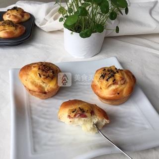 <a href=/shicai/rouqin/PeiGen/index.html target=_blank><u>培根</u></a><a href=/shicai/mimian/ZhiShi/index.html target=_blank><u>芝士</u></a><a href=/shicai/mimian/MianBao/index.html target=_blank><u>面包</u></a>