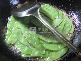 <a href=/shicai/shucai/BianDou/index.html target=_blank><u>扁豆</u></a>炒<a href=/shicai/mimian/FenTiao/index.html target=_blank><u>粉条</u></a>