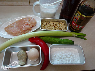 彩椒<a href=/shicai/guopin/YaoGuo/index.html target=_blank><u>腰果</u></a>鸡丁