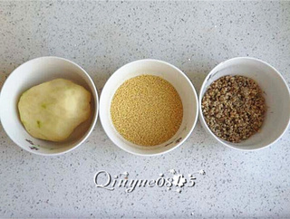 麻麻花<a href=/shicai/shucai/TuDou/index.html target=_blank><u>土豆</u></a>稀饭