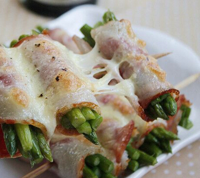 <a href=/shicai/shucai/LuSun/index.html target=_blank><u>芦笋</u></a><a href=/shicai/rouqin/PeiGen/index.html target=_blank><u>培根</u></a><a href=/shicai/mimian/ZhiShi/index.html target=_blank><u>芝士</u></a>卷怎么做?