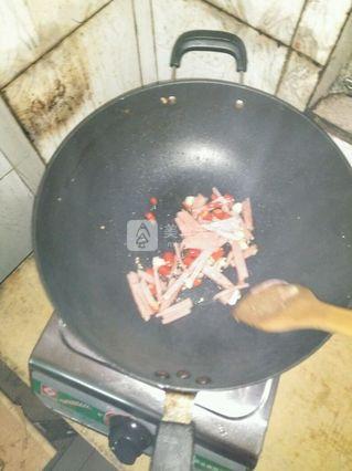 <a href=/shicai/rouqin/HuoTui/index.html target=_blank><u>火腿</u></a><a href=/shicai/shucai/TuDou/index.html target=_blank><u>土豆</u></a>丝