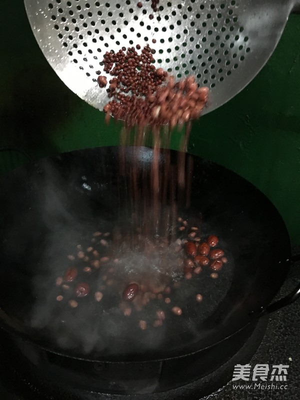 九旺源<a href=/shicai/shucai/LianOu/index.html target=_blank><u>莲<a href=/shicai/shucai/Ou/index.html target=_blank><u>藕</u></a></u></a><a href=/shicai/rouqin/PaiGu/index.html target=_blank><u>排骨</u></a>汤的做法