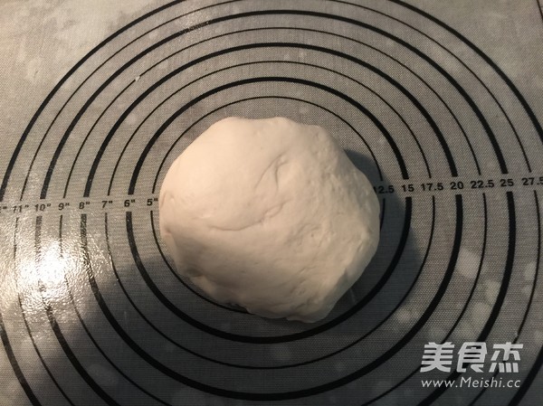 贝壳<a href=/shicai/guopin/HeiZhiMa/index.html target=_blank><u>黑<a href=/shicai/guopin/ZhiMa/index.html target=_blank><u>芝麻</u></a></u></a>花卷的做法