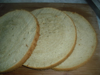 水果<a href=/shicai/mimian/NaiYou/index.html target=_blank><u>奶油</u></a>蛋糕