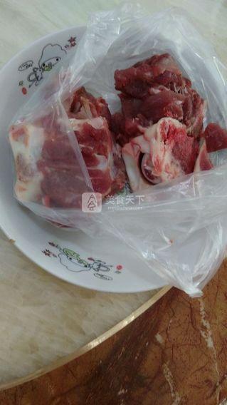 沙参<a href=/shicai/shucai/ShanYao/index.html target=_blank><u>山药</u></a>炖猪骨汤