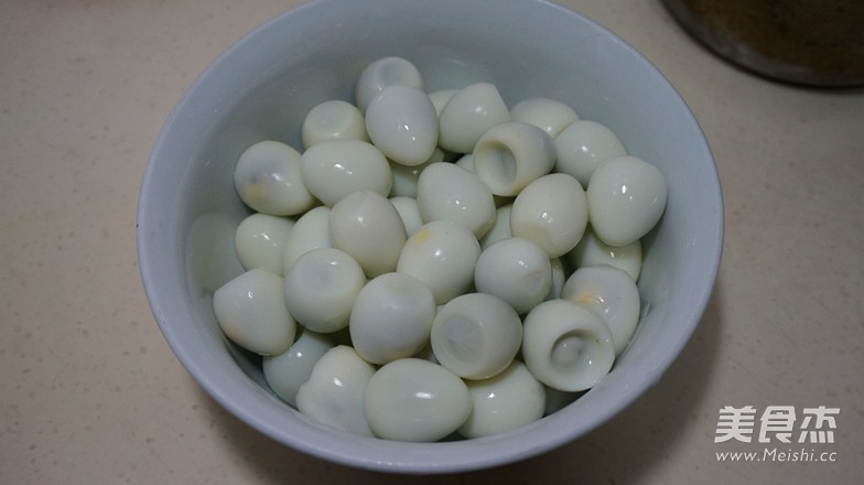 香卤<a href=/shicai/rouqin/AnChun/index.html target=_blank><u>鹌鹑</u></a>蛋的做法