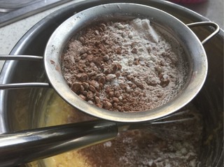 <a href=/shicai/mimian/QiaoKeLi/index.html target=_blank><u>巧克力</u></a>纸杯蛋糕