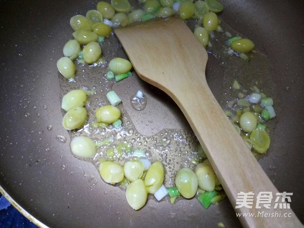 <a href=/shicai/guopin/BaiGuo/index.html target=_blank><u>白果</u></a>烩鲜蔬的做法