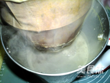 补肾养发<a href=/shicai/mimian/HeiDou/index.html target=_blank><u>黑豆</u></a>浆的做法