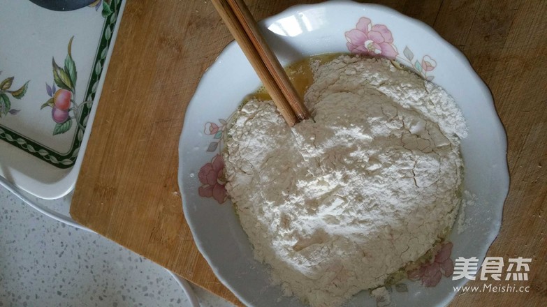 <a href=/shicai/rouqin/JiDan/index.html target=_blank><u>鸡蛋</u></a>煎饼的做法