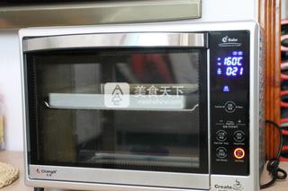 抹茶黄<a href=/shicai/guopin/Tao/index.html target=_blank><u>桃</u></a>蛋糕卷