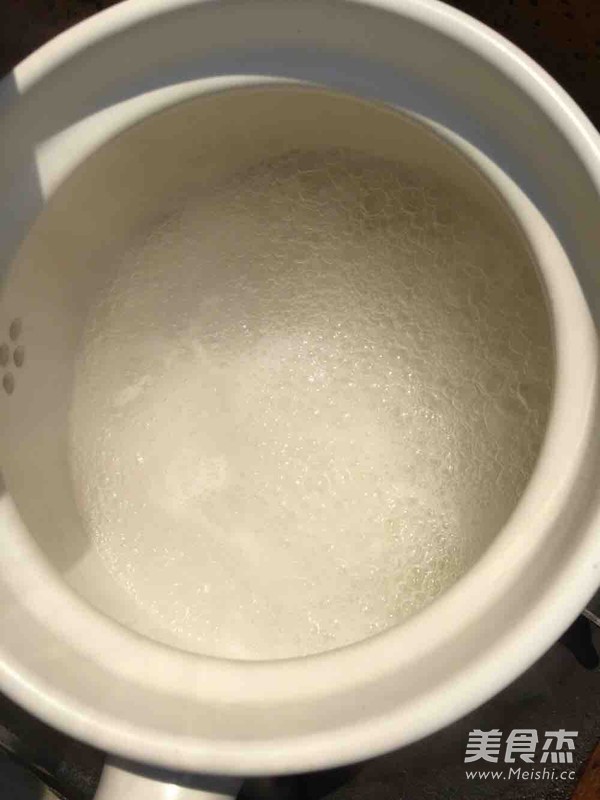 <a href=/shicai/shucai/ShanYao/index.html target=_blank><u>山药</u></a>肉末粥(婴儿版)的做法